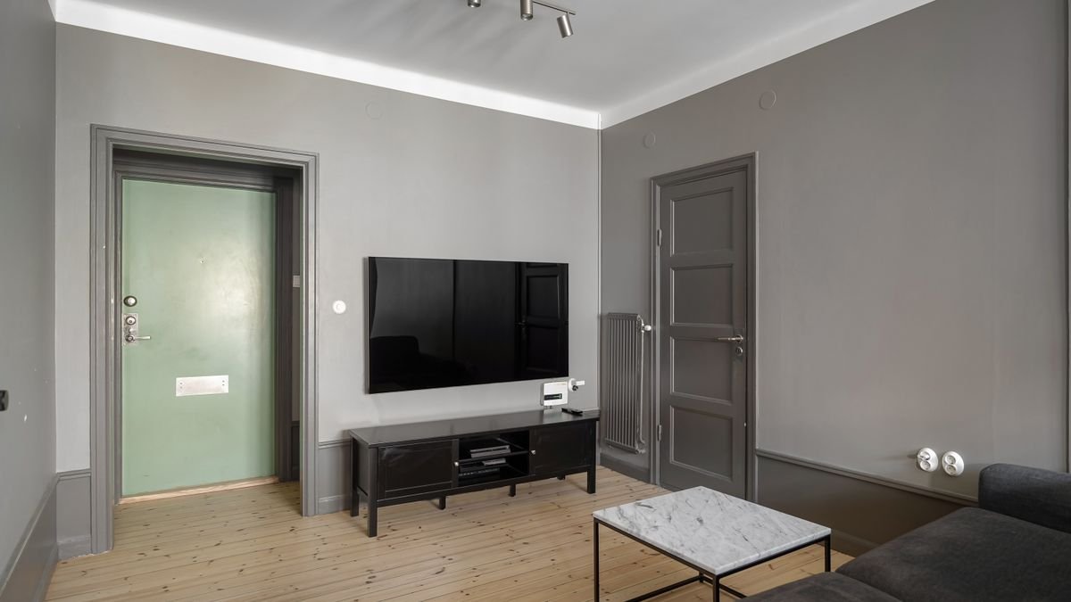 Smart TV buying guide India 2026 - flat screen television in modern living room