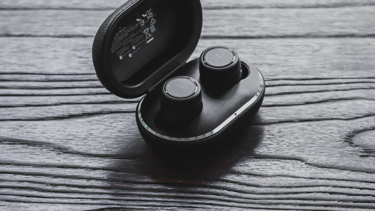 Wireless earbuds buying guide India 2026 - true wireless earbuds in charging case